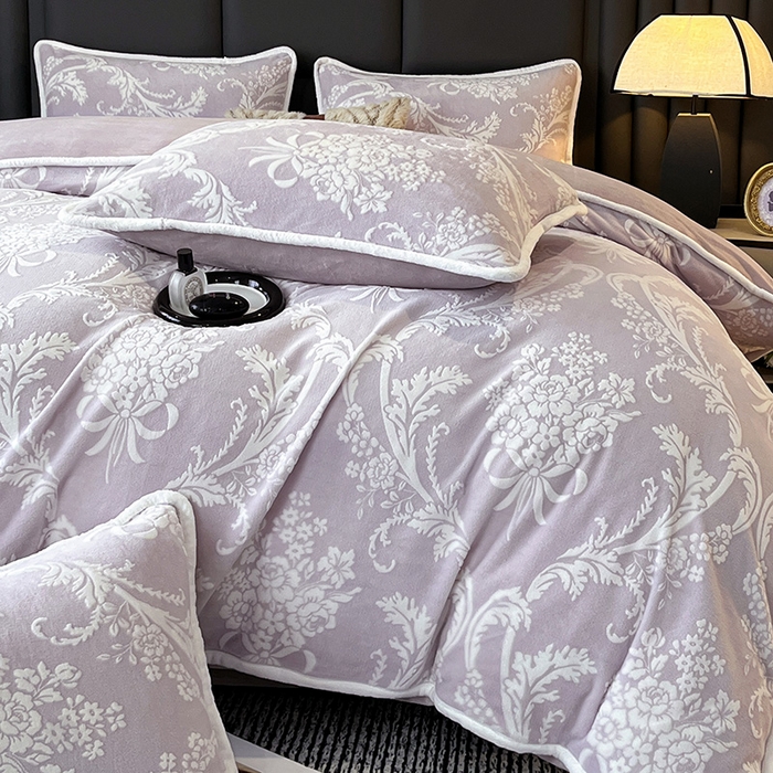 91家纺网 家纺一手货源 找家纺 妮恒美家纺 2025新款雕花牛奶绒四件套 法式浪漫-嫣紫