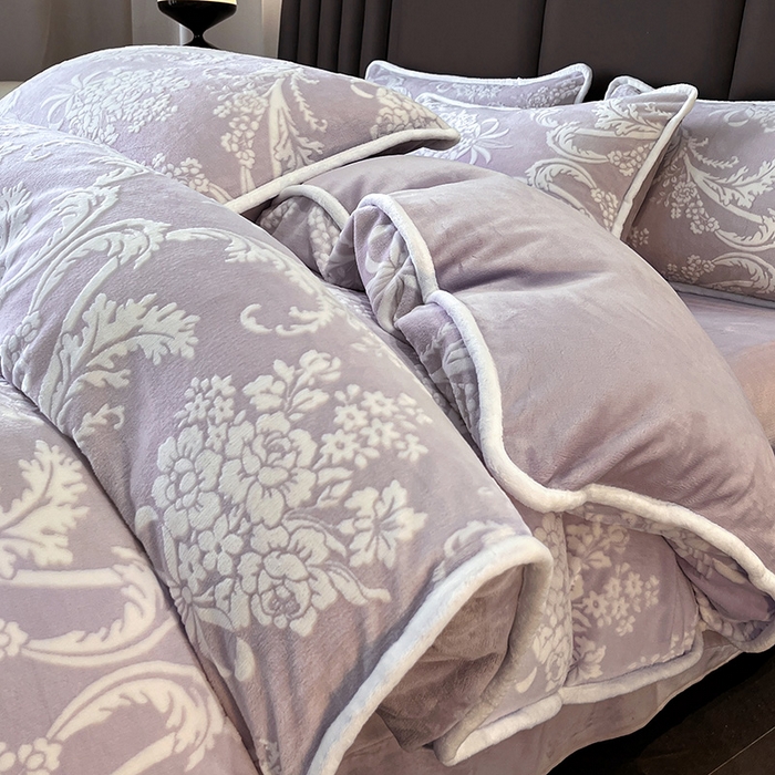 91家纺网 家纺一手货源 找家纺 妮恒美家纺 2025新款雕花牛奶绒四件套 法式浪漫-嫣紫