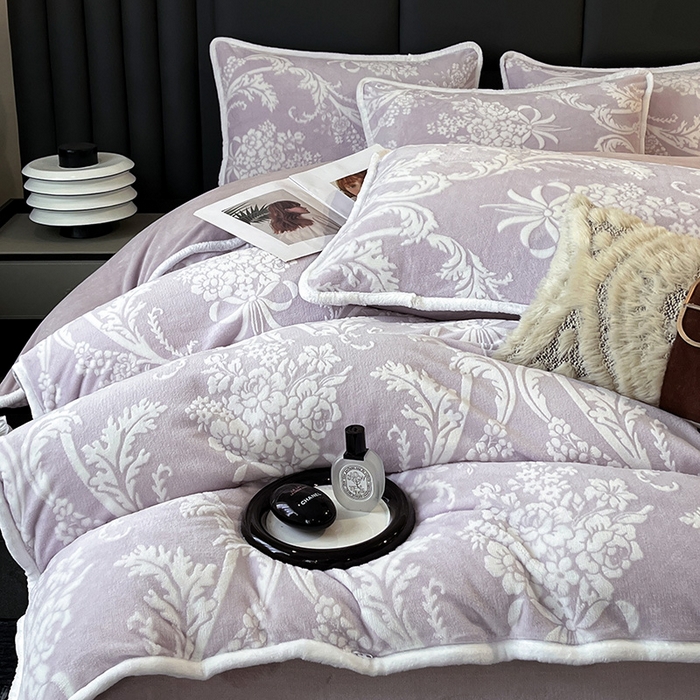 91家纺网 家纺一手货源 找家纺 妮恒美家纺 2025新款雕花牛奶绒四件套 法式浪漫-嫣紫
