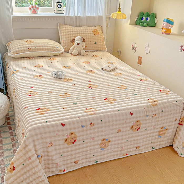 91家纺网 家纺一手货源 找家纺 丝芙妮家居（原乐视家纺） 2025新款A类牛奶泡泡绒印花单品床单 纯真小熊