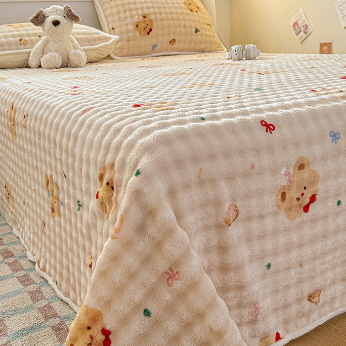 91家纺网 家纺一手货源 找家纺 丝芙妮家居（原乐视家纺） 2025新款A类牛奶泡泡绒印花单品床单 纯真小熊