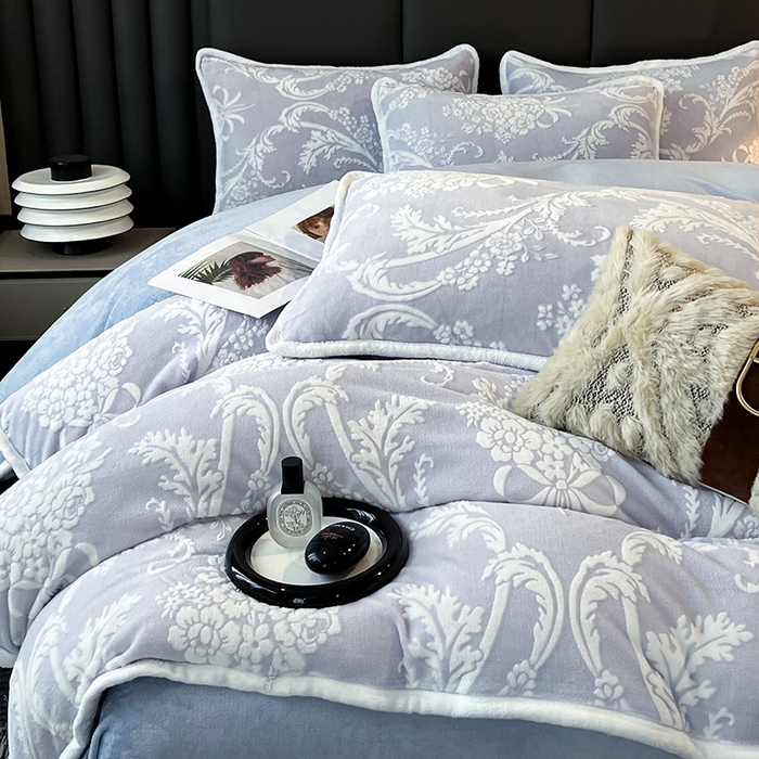 91家纺网 家纺一手货源 找家纺 妮恒美家纺 2025新款雕花牛奶绒四件套 法式浪漫-海蓝灰