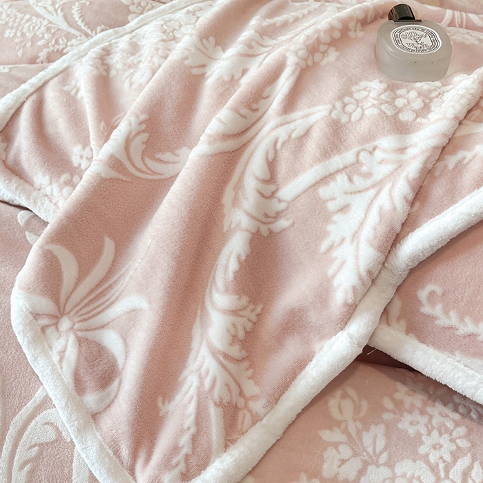 91家纺网 家纺一手货源 找家纺 妮恒美家纺 2025新款雕花牛奶绒四件套 法式浪漫-奶茶杏