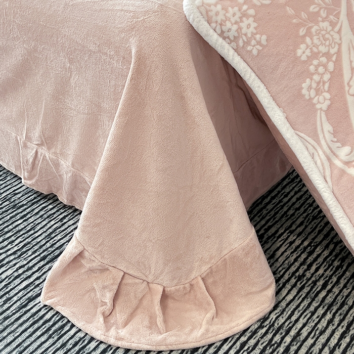 91家纺网 家纺一手货源 找家纺 妮恒美家纺 2025新款雕花牛奶绒四件套 法式浪漫-奶茶杏