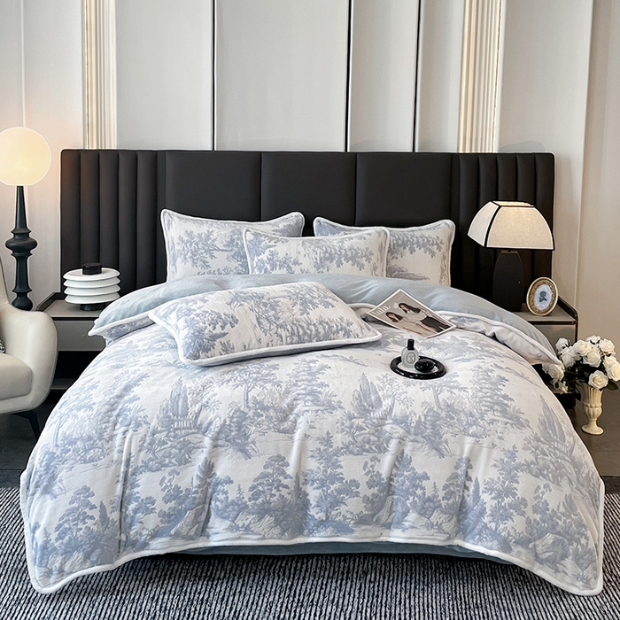 91家纺网 家纺一手货源 找家纺 妮恒美家纺 2025新款雕花牛奶绒四件套 山水画-海蓝灰