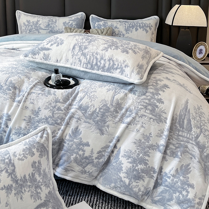 91家纺网 家纺一手货源 找家纺 妮恒美家纺 2025新款雕花牛奶绒四件套 山水画-海蓝灰