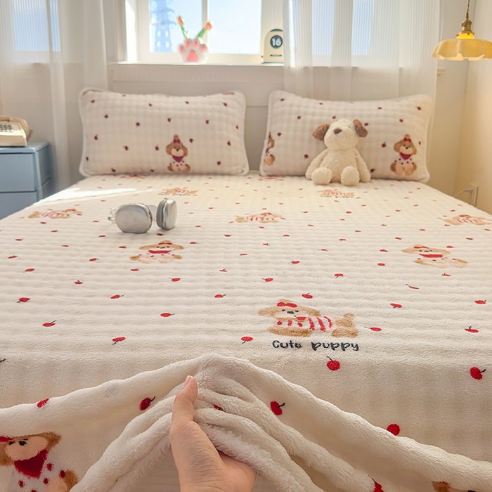 91家纺网 家纺一手货源 找家纺 丝芙妮家居（原乐视家纺） 2025新款A类牛奶泡泡绒印花单品床单 假日小狗