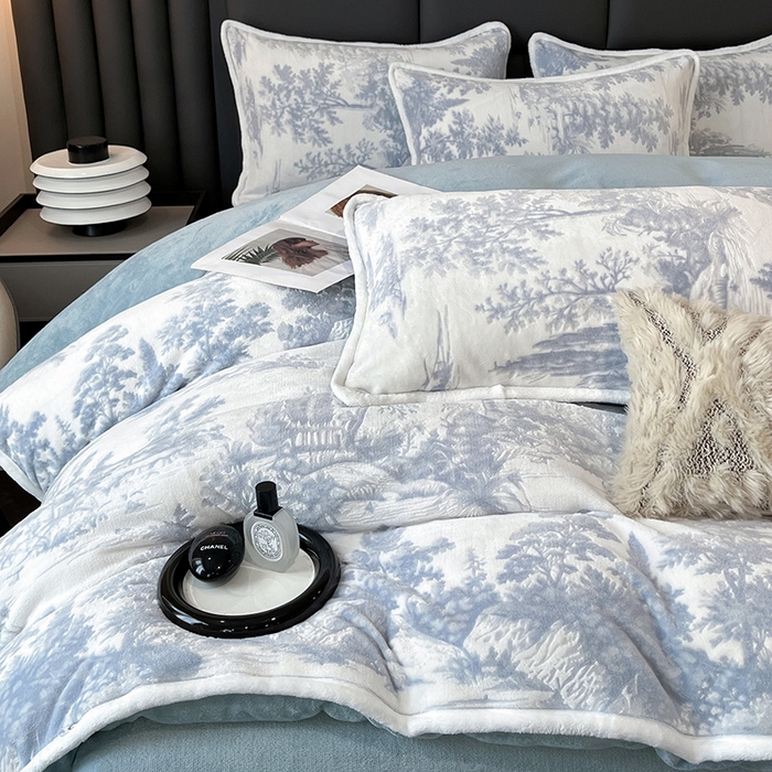91家纺网 家纺一手货源 找家纺 妮恒美家纺 2025新款雕花牛奶绒四件套 山水画-海蓝灰
