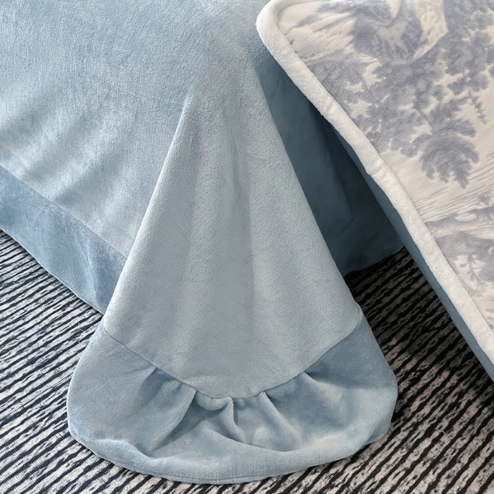 91家纺网 家纺一手货源 找家纺 妮恒美家纺 2025新款雕花牛奶绒四件套 山水画-海蓝灰