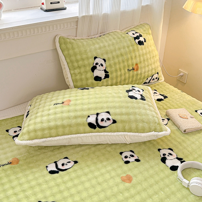 91家纺网 家纺一手货源 找家纺 丝芙妮家居（原乐视家纺） 2025新款A类牛奶泡泡绒印花单品床单 快乐小熊猫