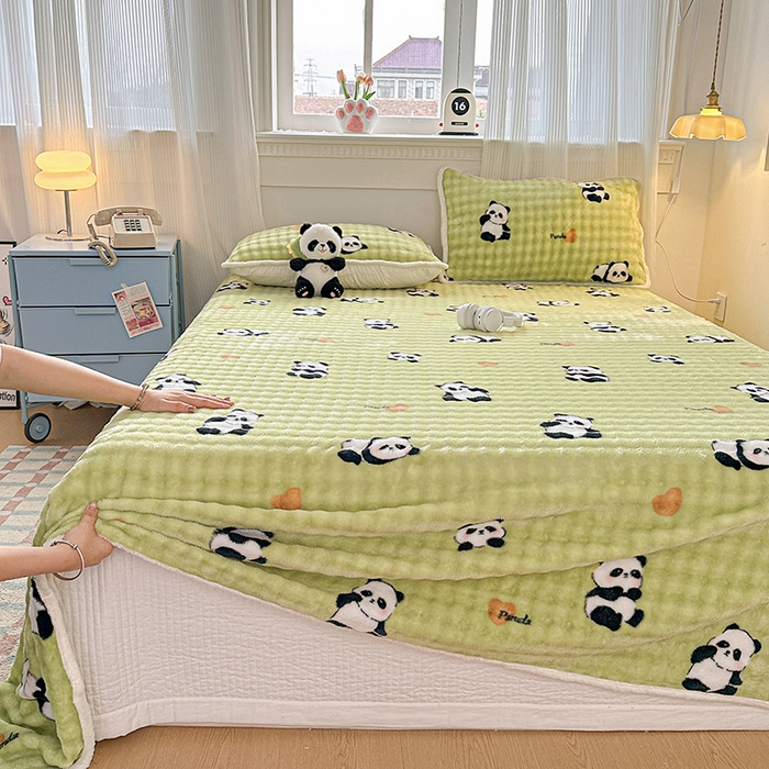 91家纺网 家纺一手货源 找家纺 丝芙妮家居（原乐视家纺） 2025新款A类牛奶泡泡绒印花单品床单 快乐小熊猫