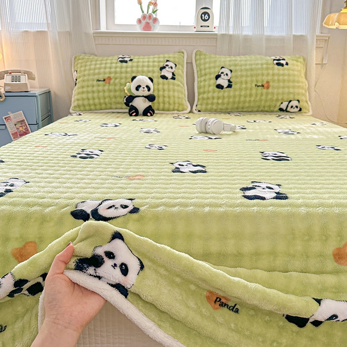 91家纺网 家纺一手货源 找家纺 丝芙妮家居（原乐视家纺） 2025新款A类牛奶泡泡绒印花单品床单 快乐小熊猫