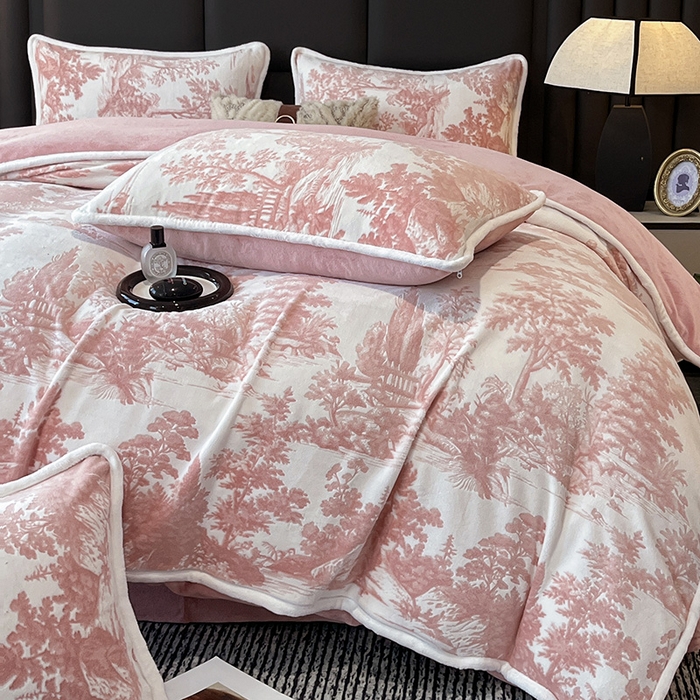 91家纺网 家纺一手货源 找家纺 妮恒美家纺 2025新款雕花牛奶绒四件套 山水画-浅豆沙