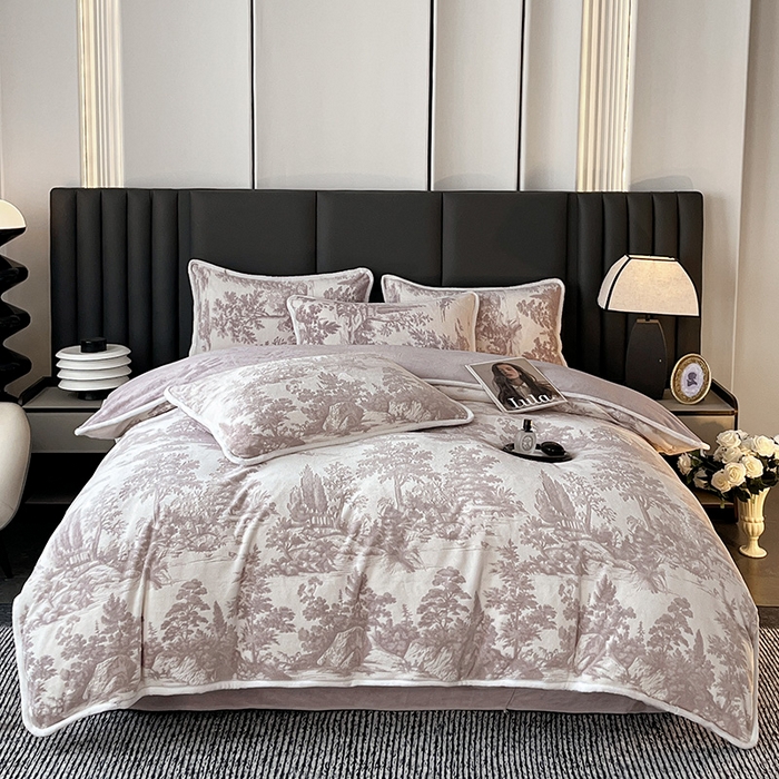 91家纺网 家纺一手货源 找家纺 妮恒美家纺 2025新款雕花牛奶绒四件套 山水画-嫣紫