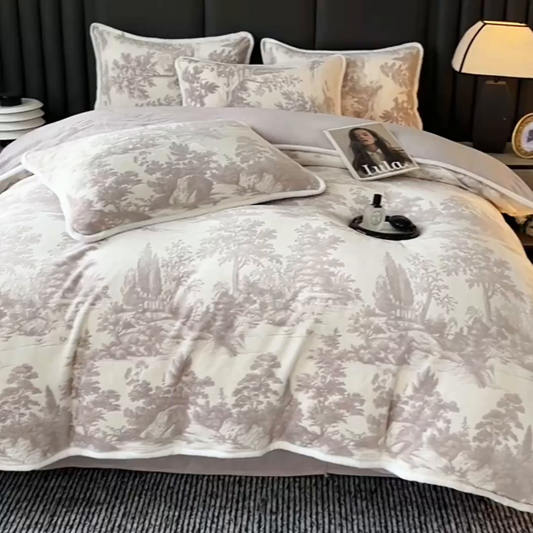 91家纺网 家纺一手货源 找家纺 妮恒美家纺 2025新款雕花牛奶绒四件套 山水画-嫣紫