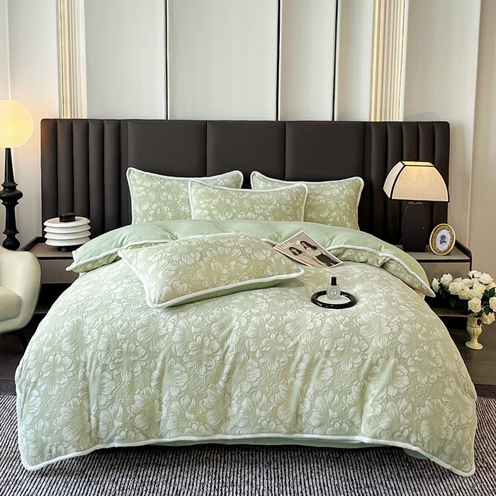 91家纺网 家纺一手货源 找家纺 妮恒美家纺 2025新款雕花牛奶绒四件套 雪莲花-草绿