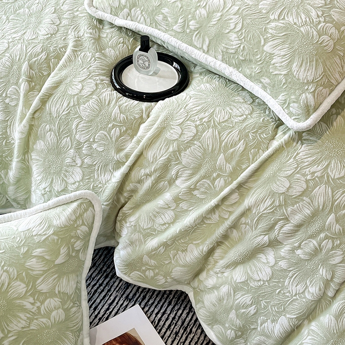 91家纺网 家纺一手货源 找家纺 妮恒美家纺 2025新款雕花牛奶绒四件套 雪莲花-草绿