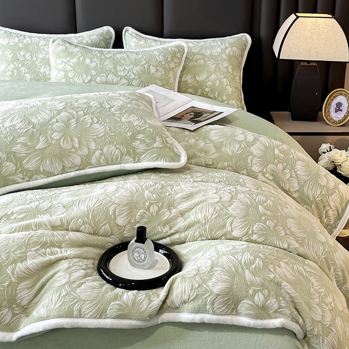 91家纺网 家纺一手货源 找家纺 妮恒美家纺 2025新款雕花牛奶绒四件套 雪莲花-草绿