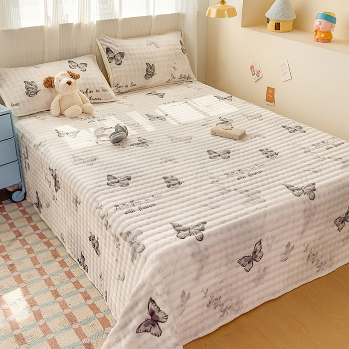 91家纺网 家纺一手货源 找家纺 丝芙妮家居（原乐视家纺） 2025新款A类牛奶泡泡绒印花单品床单 轻舞梦蝶