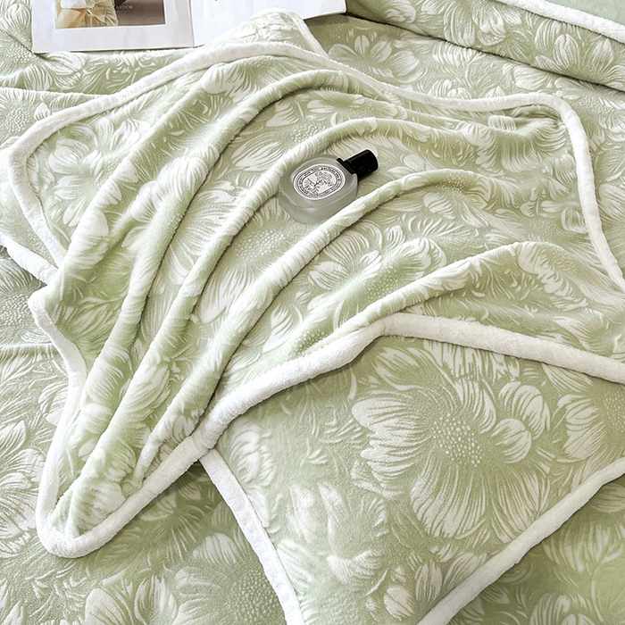 91家纺网 家纺一手货源 找家纺 妮恒美家纺 2025新款雕花牛奶绒四件套 雪莲花-草绿