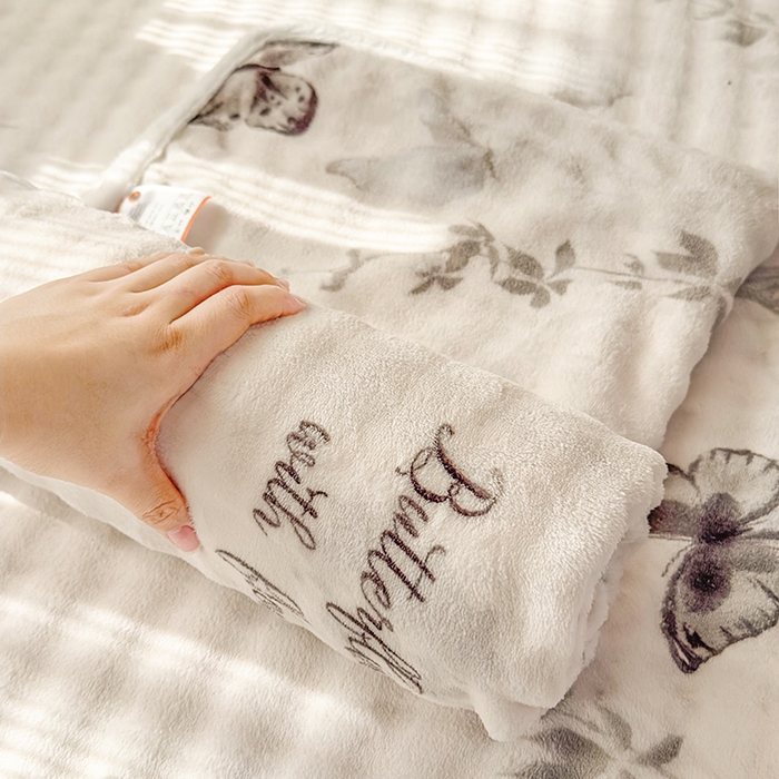 91家纺网 家纺一手货源 找家纺 丝芙妮家居（原乐视家纺） 2025新款A类牛奶泡泡绒印花单品床单 轻舞梦蝶