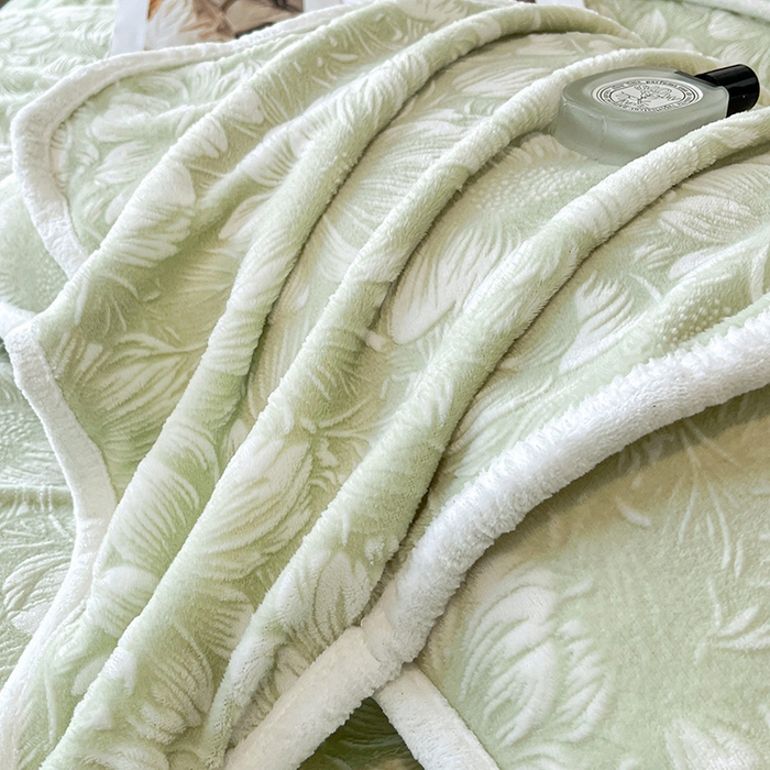 91家纺网 家纺一手货源 找家纺 妮恒美家纺 2025新款雕花牛奶绒四件套 雪莲花-草绿