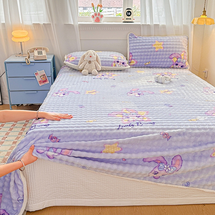 91家纺网 家纺一手货源 找家纺 丝芙妮家居（原乐视家纺） 2025新款A类牛奶泡泡绒印花单品床单 甜蜜黛露