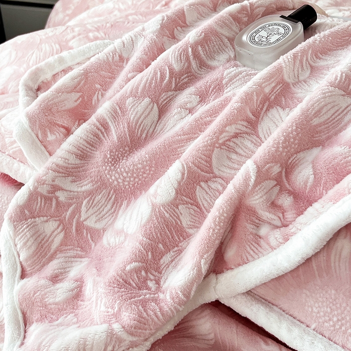 91家纺网 家纺一手货源 找家纺 妮恒美家纺 2025新款雕花牛奶绒四件套 雪莲花-暖心玉