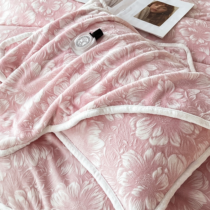 91家纺网 家纺一手货源 找家纺 妮恒美家纺 2025新款雕花牛奶绒四件套 雪莲花-暖心玉