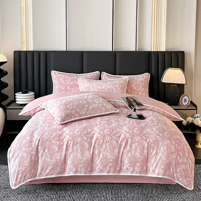 91家纺网 家纺一手货源 找家纺 妮恒美家纺 2025新款雕花牛奶绒四件套 雪莲花-暖心玉