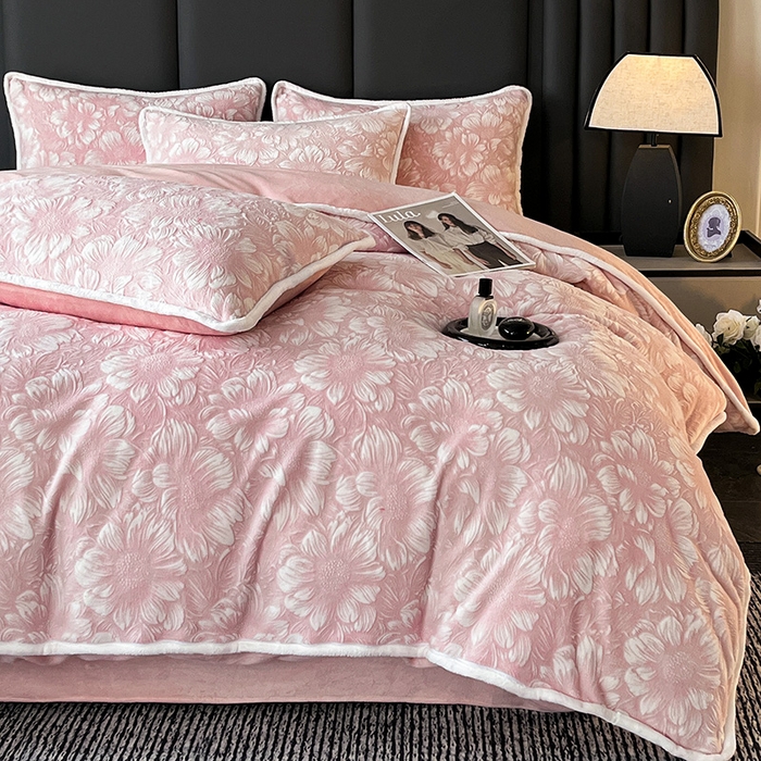 91家纺网 家纺一手货源 找家纺 妮恒美家纺 2025新款雕花牛奶绒四件套 雪莲花-暖心玉