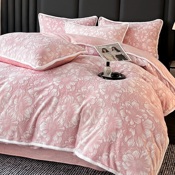 91家纺网 家纺一手货源 找家纺 妮恒美家纺 2025新款雕花牛奶绒四件套 雪莲花-暖心玉