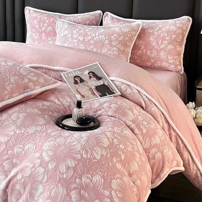 91家纺网 家纺一手货源 找家纺 妮恒美家纺 2025新款雕花牛奶绒四件套 雪莲花-暖心玉