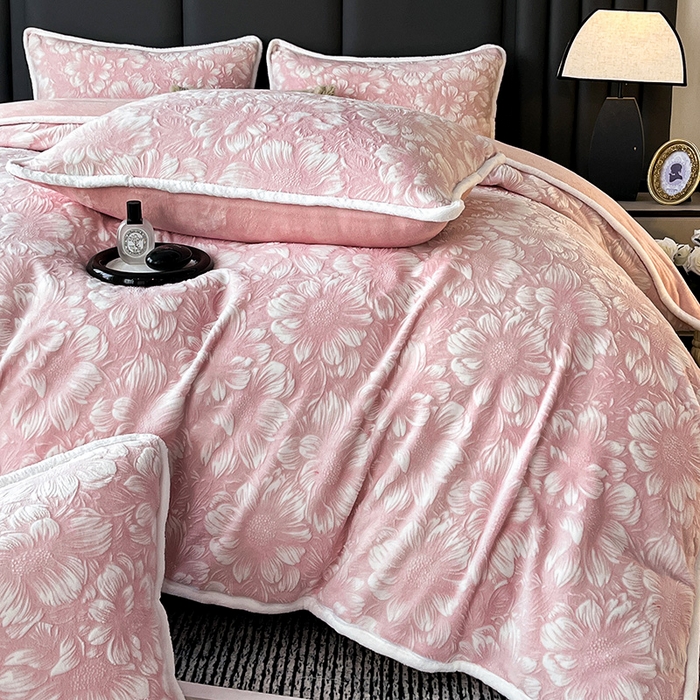 91家纺网 家纺一手货源 找家纺 妮恒美家纺 2025新款雕花牛奶绒四件套 雪莲花-暖心玉