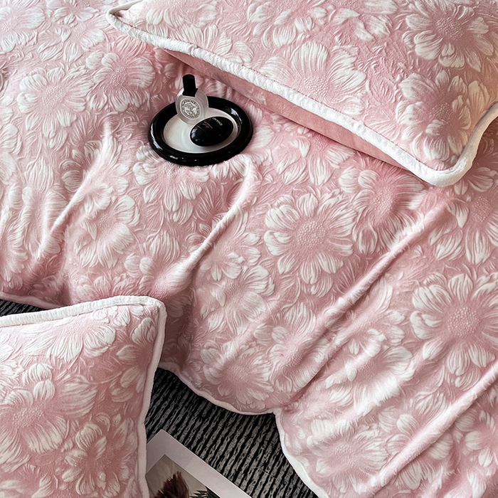 91家纺网 家纺一手货源 找家纺 妮恒美家纺 2025新款雕花牛奶绒四件套 雪莲花-暖心玉