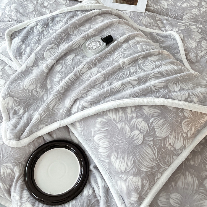 91家纺网 家纺一手货源 找家纺 妮恒美家纺 2025新款雕花牛奶绒四件套 雪莲花-浅灰绿