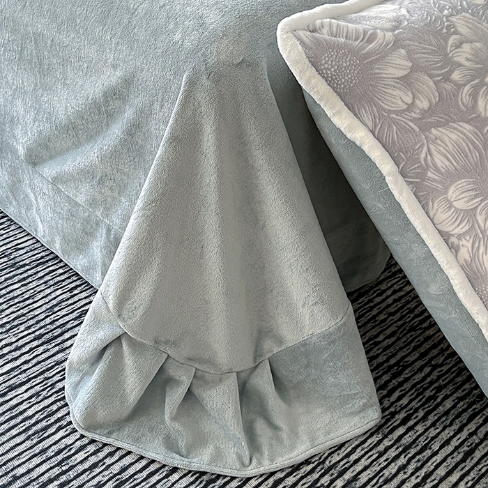 91家纺网 家纺一手货源 找家纺 妮恒美家纺 2025新款雕花牛奶绒四件套 雪莲花-浅灰绿