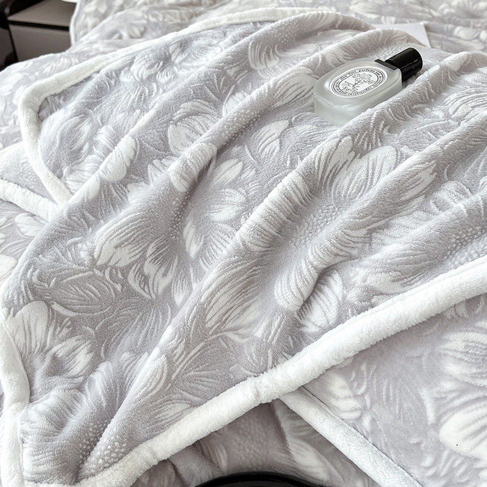 91家纺网 家纺一手货源 找家纺 妮恒美家纺 2025新款雕花牛奶绒四件套 雪莲花-浅灰绿