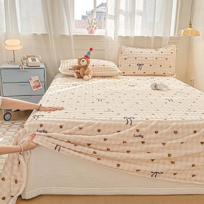 91家纺网 家纺一手货源 找家纺 丝芙妮家居（原乐视家纺） 2025新款A类牛奶泡泡绒印花单品床单 心愿蝴蝶-咖