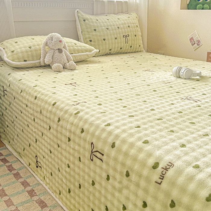 91家纺网 家纺一手货源 找家纺 丝芙妮家居（原乐视家纺） 2025新款A类牛奶泡泡绒印花单品床单 心愿蝴蝶-绿