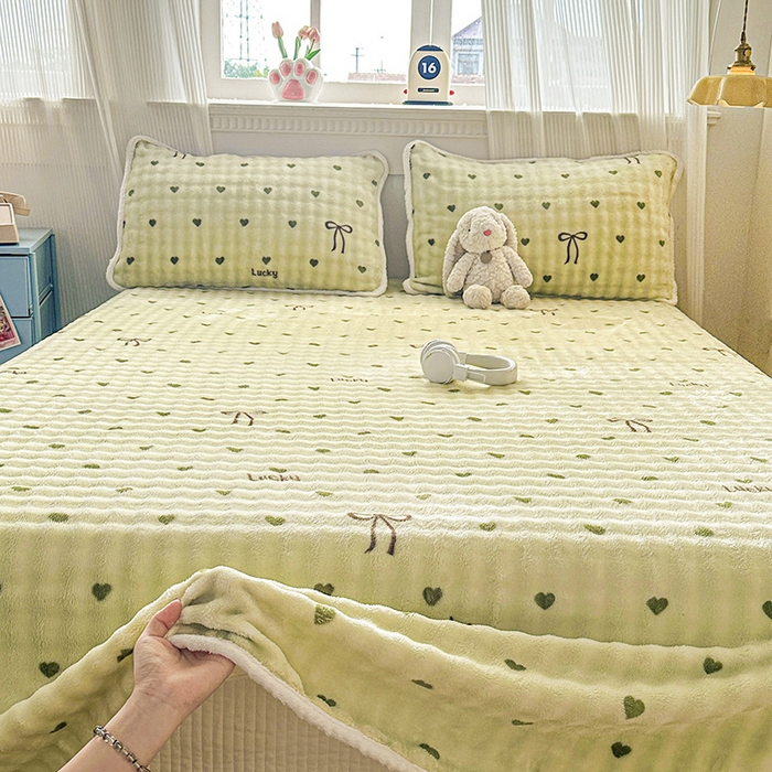 91家纺网 家纺一手货源 找家纺 丝芙妮家居（原乐视家纺） 2025新款A类牛奶泡泡绒印花单品床单 心愿蝴蝶-绿