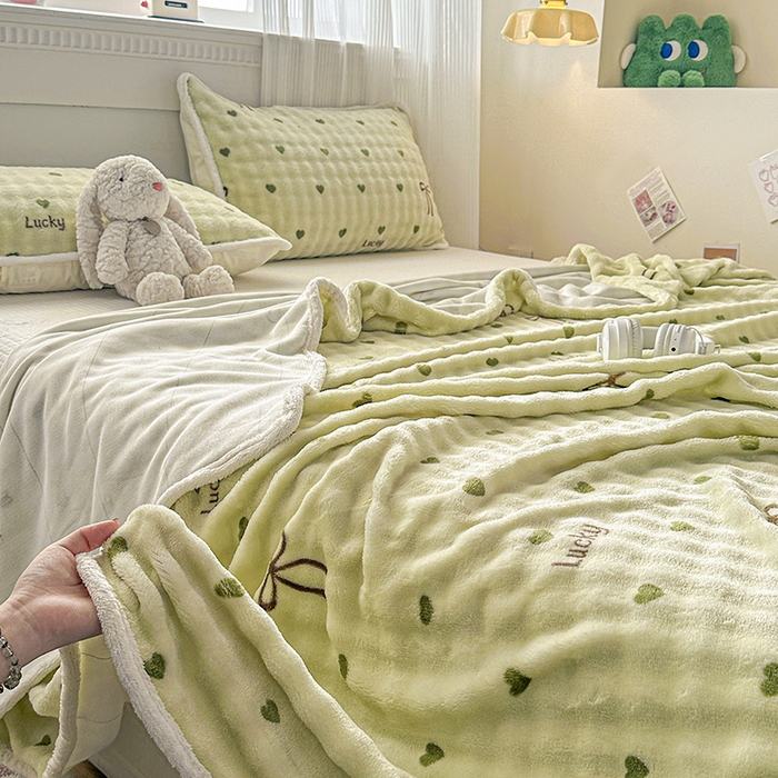 91家纺网 家纺一手货源 找家纺 丝芙妮家居（原乐视家纺） 2025新款A类牛奶泡泡绒印花单品床单 心愿蝴蝶-绿