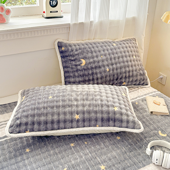 91家纺网 家纺一手货源 找家纺 丝芙妮家居（原乐视家纺） 2025新款A类牛奶泡泡绒印花单品床单 夜幕星辰