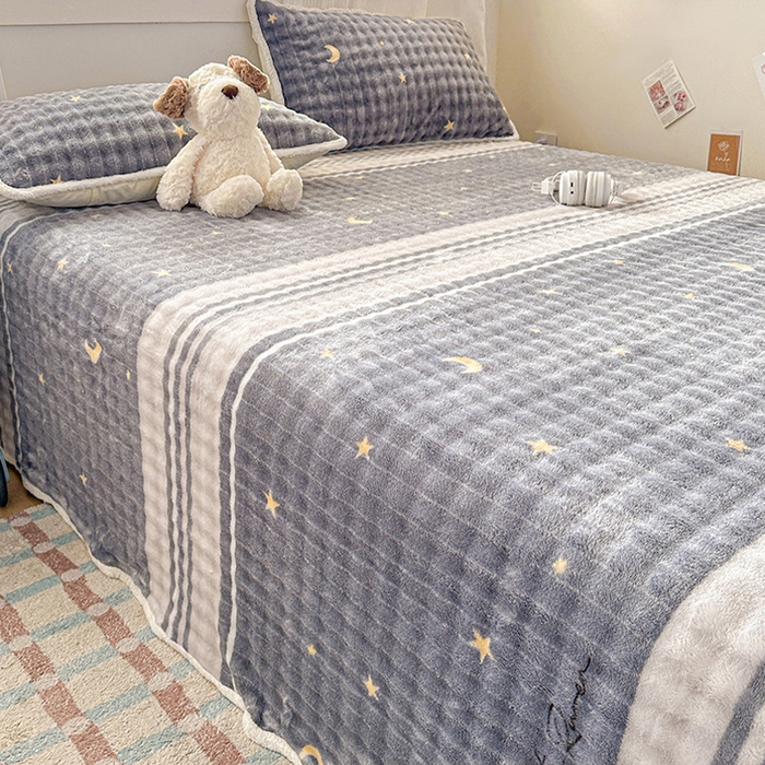 91家纺网 家纺一手货源 找家纺 丝芙妮家居（原乐视家纺） 2025新款A类牛奶泡泡绒印花单品床单 夜幕星辰