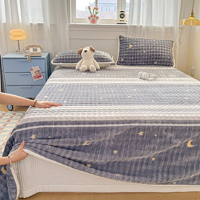 91家纺网 家纺一手货源 找家纺 丝芙妮家居（原乐视家纺） 2025新款A类牛奶泡泡绒印花单品床单 夜幕星辰