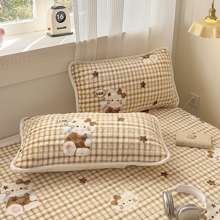 91家纺网 家纺一手货源 找家纺 丝芙妮家居（原乐视家纺） 2025新款A类牛奶泡泡绒印花单品床单 慵懒KT