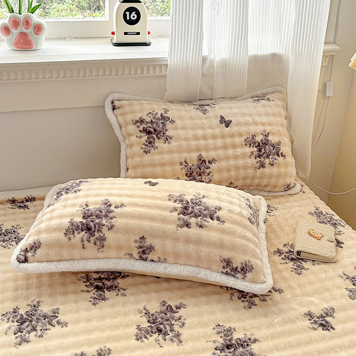 91家纺网 家纺一手货源 找家纺 丝芙妮家居（原乐视家纺） 2025新款A类牛奶泡泡绒印花单品床单 遇见花海