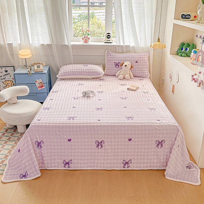 91家纺网 家纺一手货源 找家纺 丝芙妮家居（原乐视家纺） 2025新款A类牛奶泡泡绒印花单品床单 紫色蝴蝶结