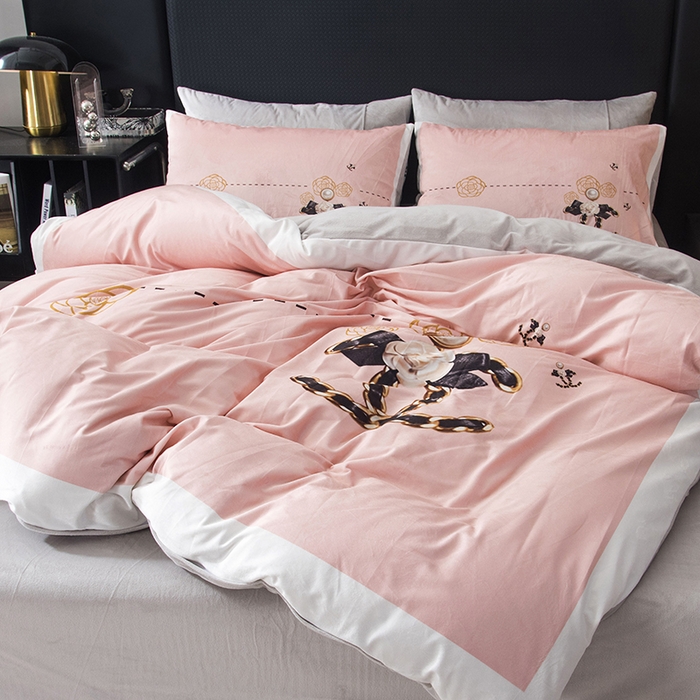 91家纺网 家纺一手货源 找家纺 爵仕家纺 2025新款跨境轻奢外贸加绒秋冬保暖宝宝绒水晶绒抗静电不掉毛四件套床单被套 粉香