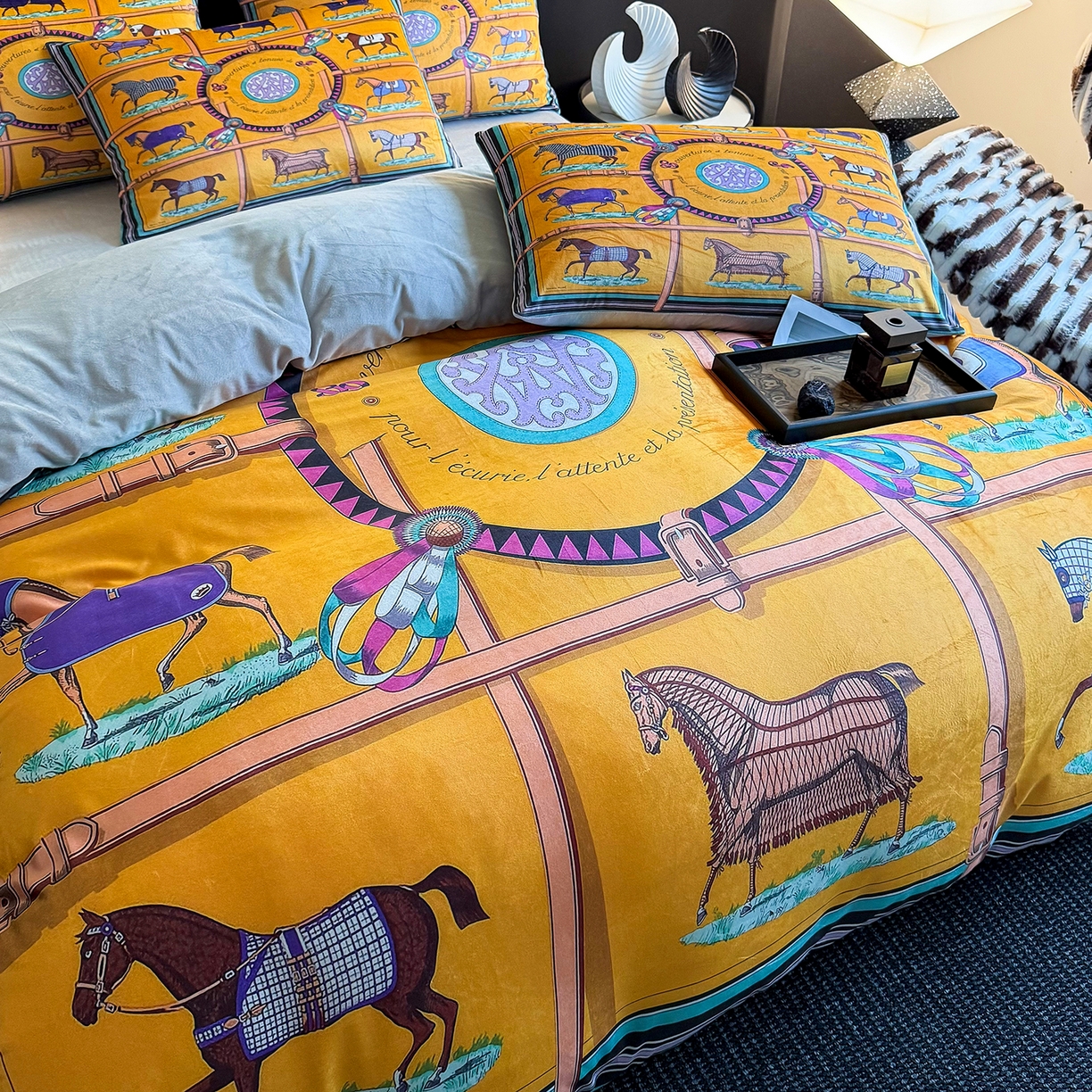 91家纺网 家纺一手货源 找家纺 爵仕家纺 2025新款跨境轻奢外贸加绒秋冬保暖宝宝绒水晶绒抗静电不掉毛四件套床单被套 十骏马